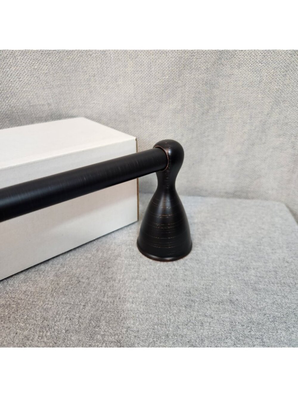 Jones Stephens 18" Transitional Towel Bar NEW Oil Rubbed Bronze Finish 97962 - Picture 4 of 4